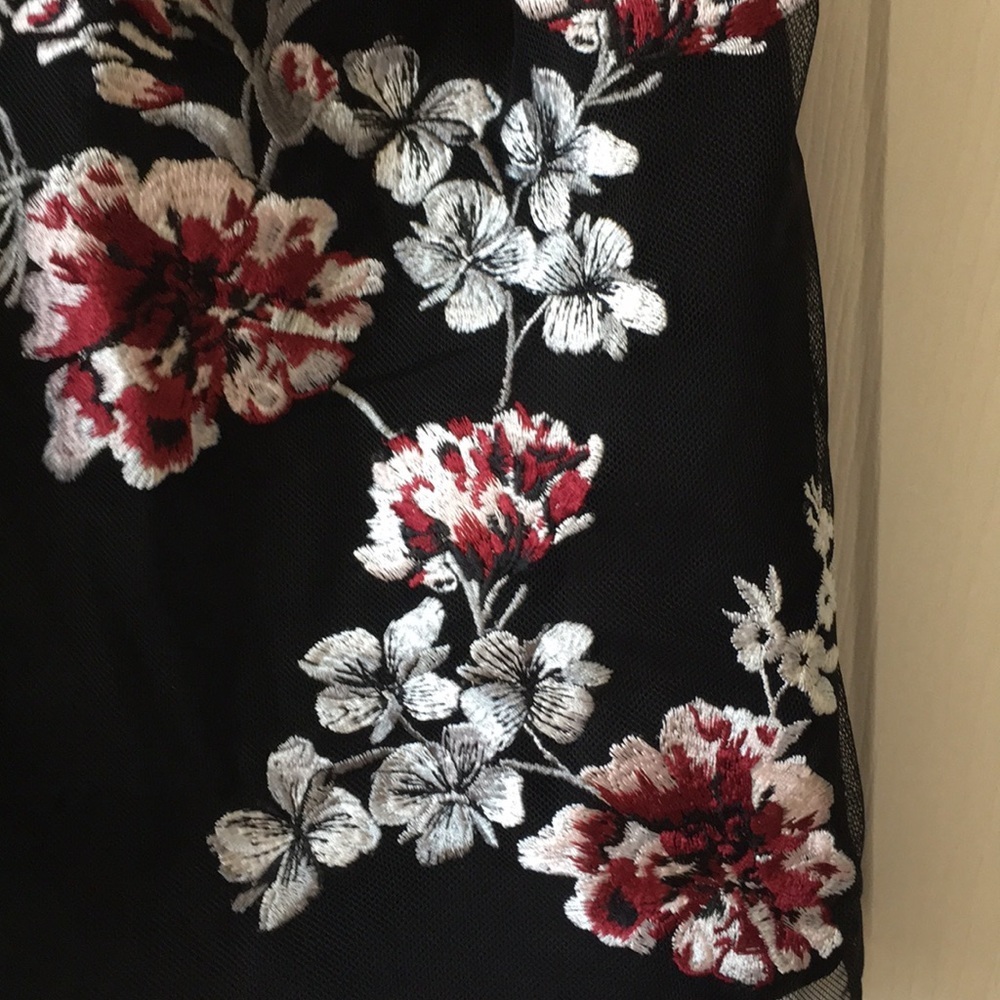 White House Black Market Floral Camisole - Picture 2 of 7